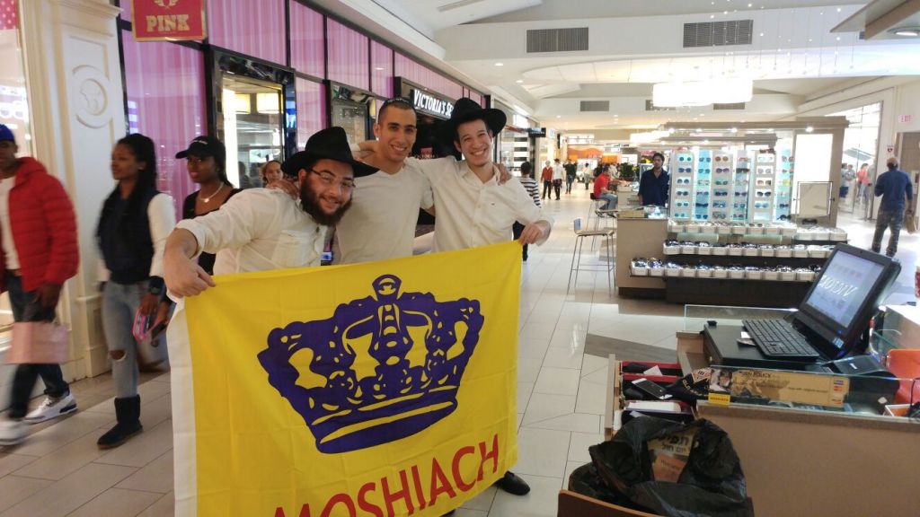 בקניניונים לאורך הכביש המהיר